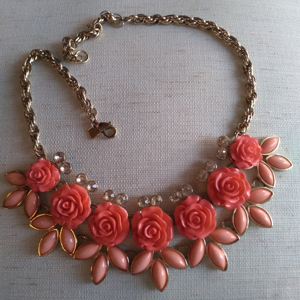 Banana Republic Flower necklace